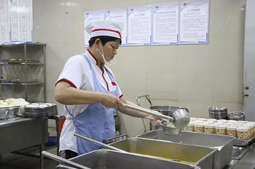 食堂里每天都在發生些什么，你一定不知道