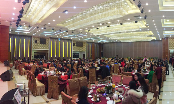 “感恩有你，一路同行”2016年豐泉餐飲公司年終會暨新春聯(lián)歡會