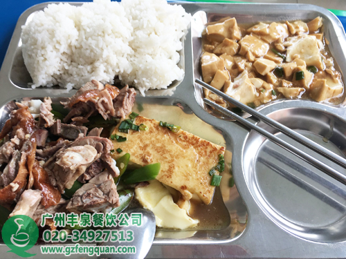 驚！不敢相信公司承包的食堂，十塊錢四菜一湯