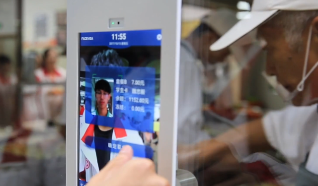 網紅食堂這樣“刷臉”吃飯，食堂也有黑科技